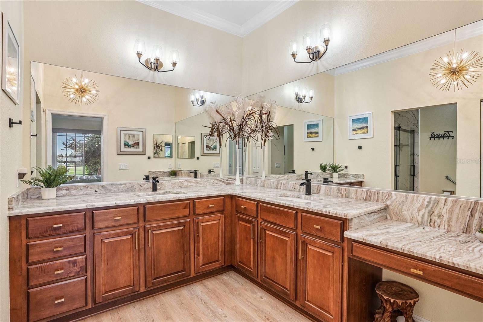LAKESIDE LANDINGS - Residential