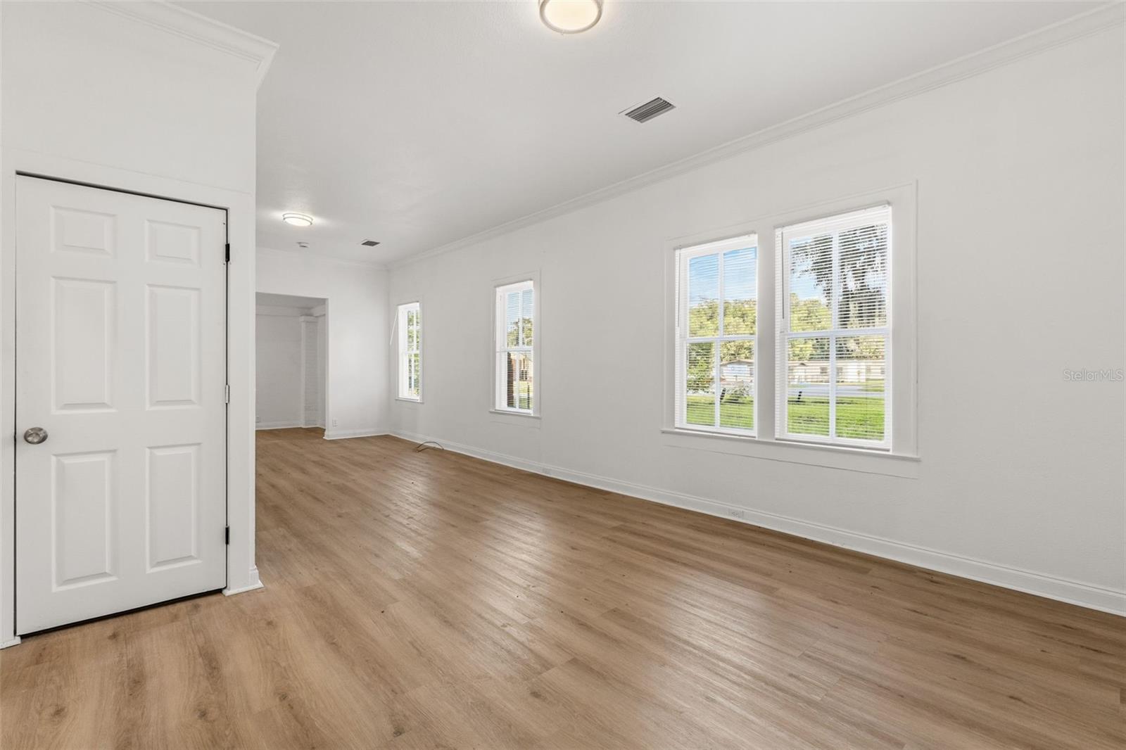 OAK CREST - Commercial Sale