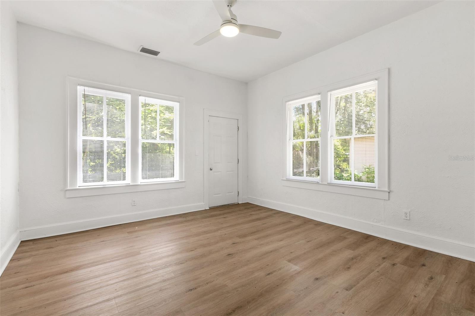 OAK CREST - Commercial Sale