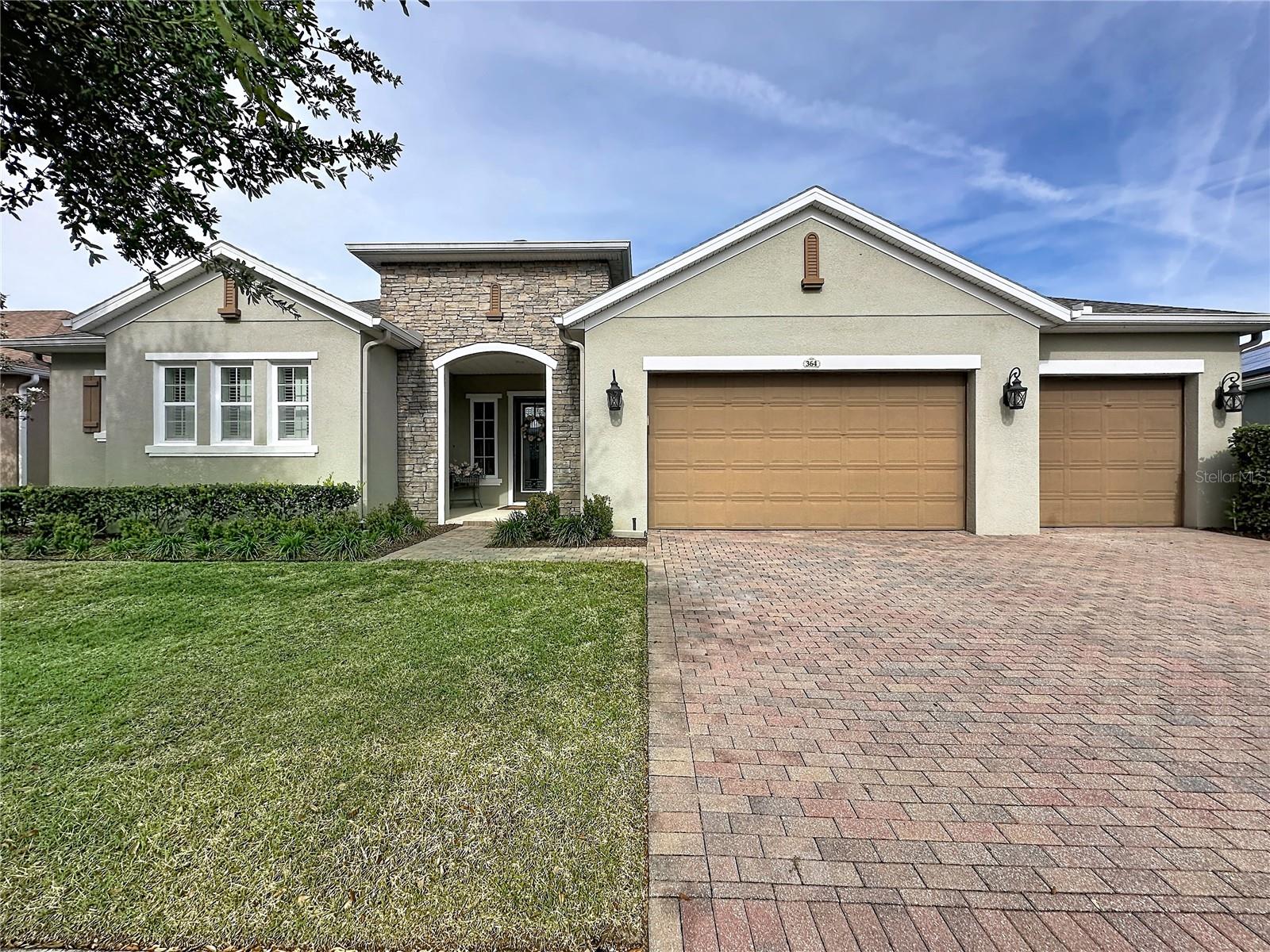 CASCADES OF GROVELAND (TRILOGY) - Residential