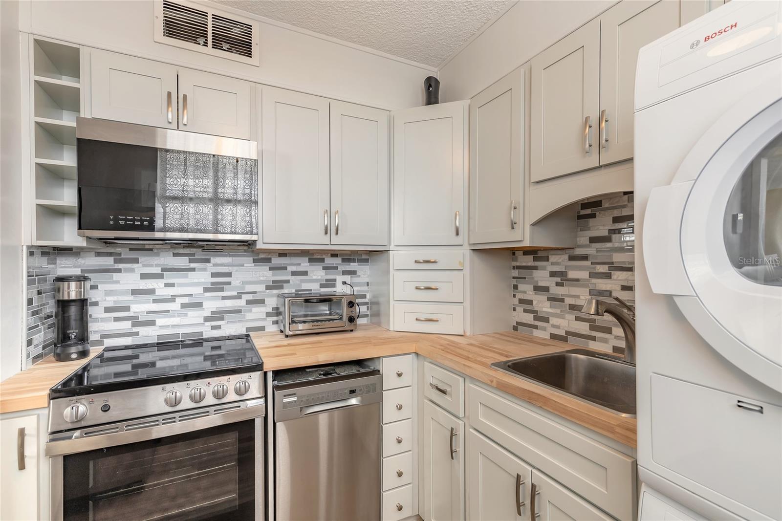 BELLAIR CONDO APTS - Residential