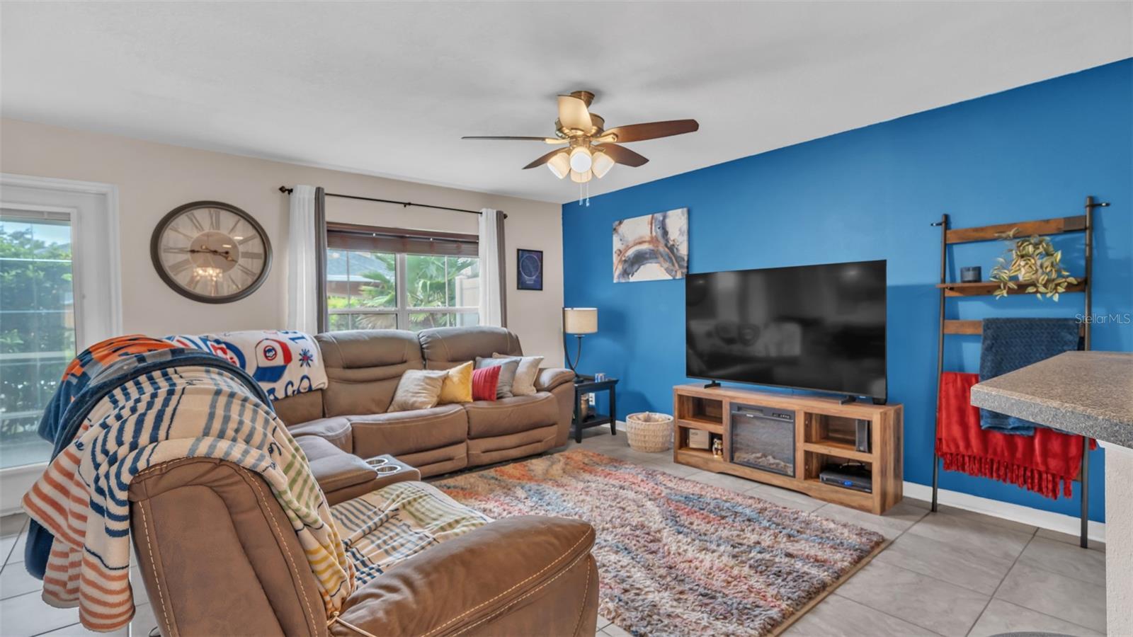 SUNSET POINTE TWNHMS - Residential