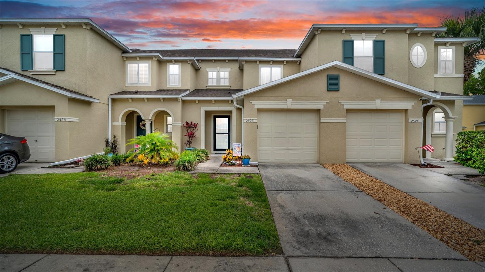 SUNSET POINTE TWNHMS - Residential