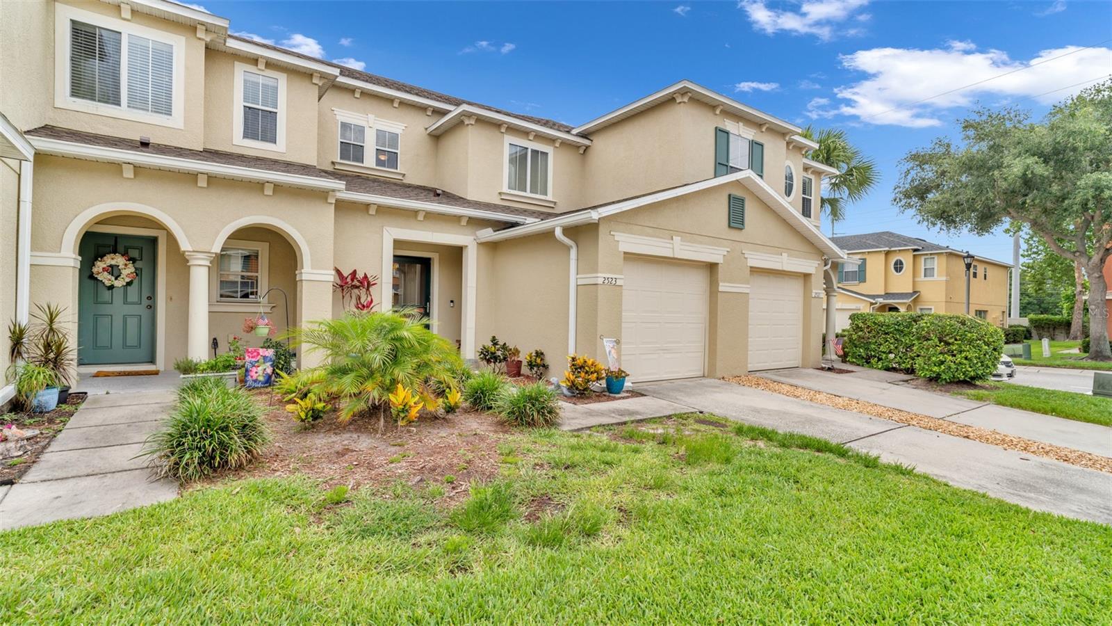 SUNSET POINTE TWNHMS - Residential