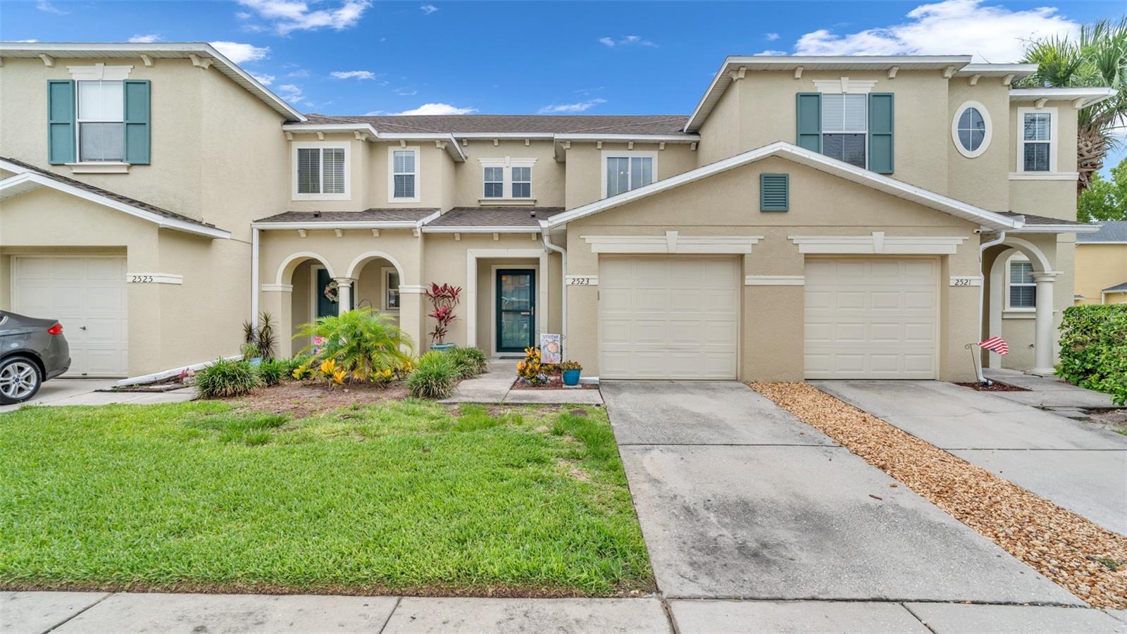 SUNSET POINTE TWNHMS - Residential