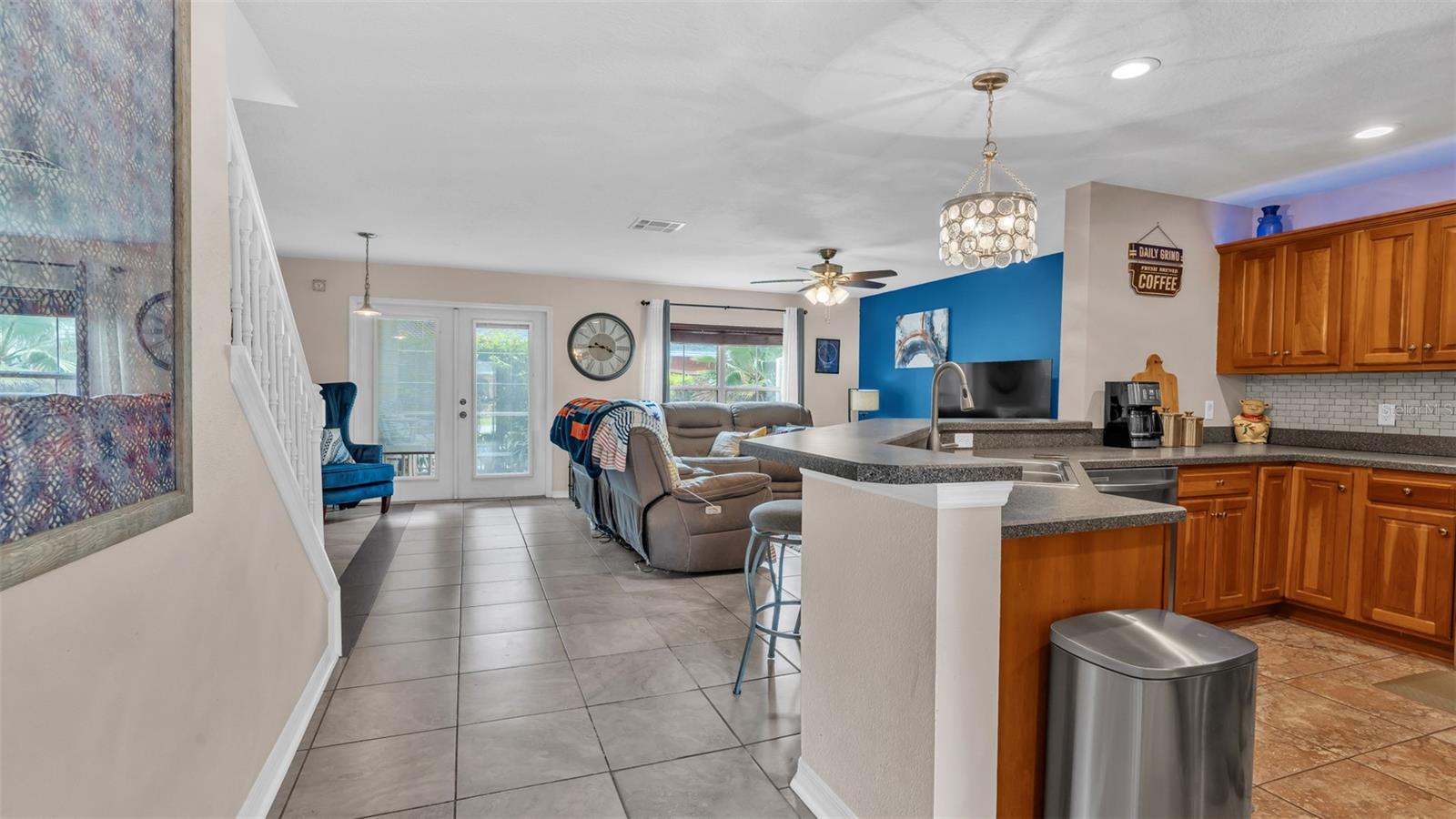 SUNSET POINTE TWNHMS - Residential