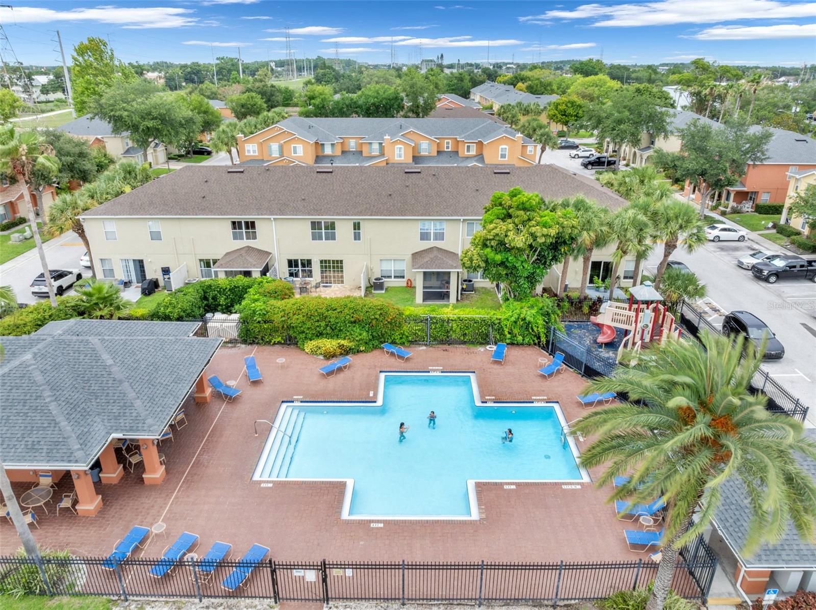 SUNSET POINTE TWNHMS - Residential