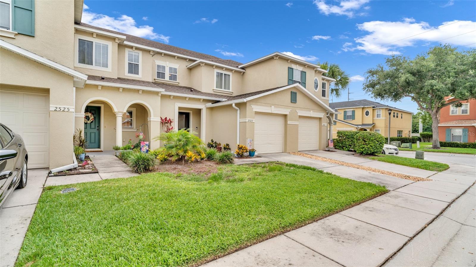 SUNSET POINTE TWNHMS - Residential