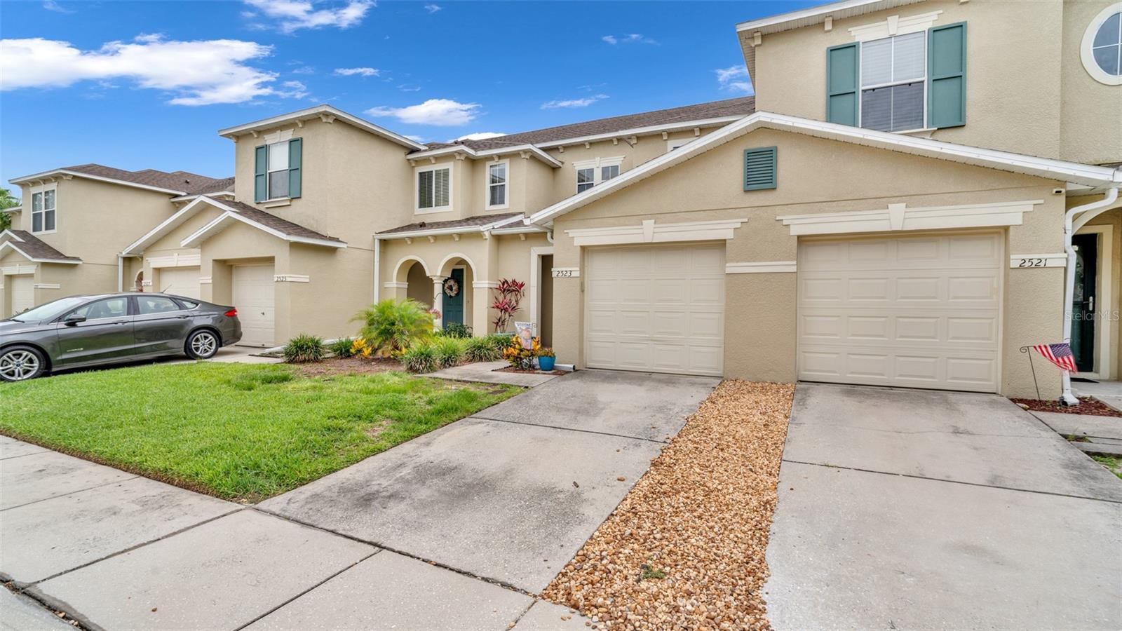 SUNSET POINTE TWNHMS - Residential