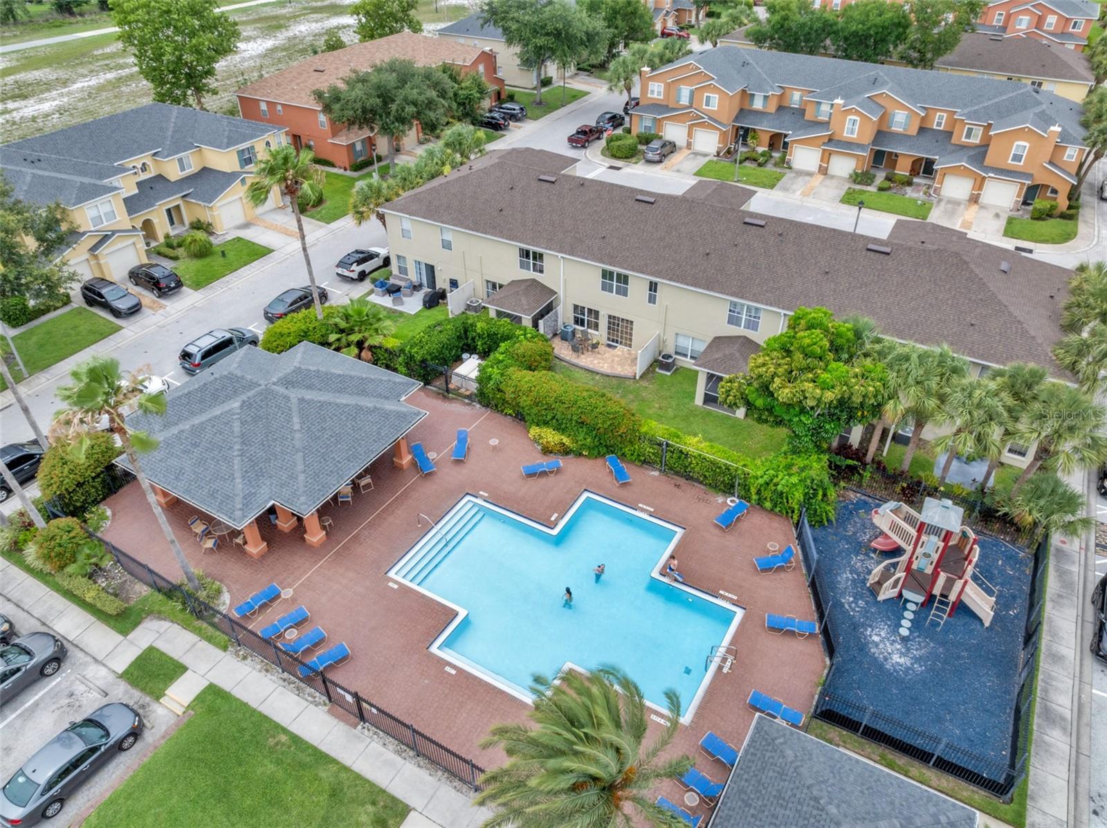 SUNSET POINTE TWNHMS - Residential