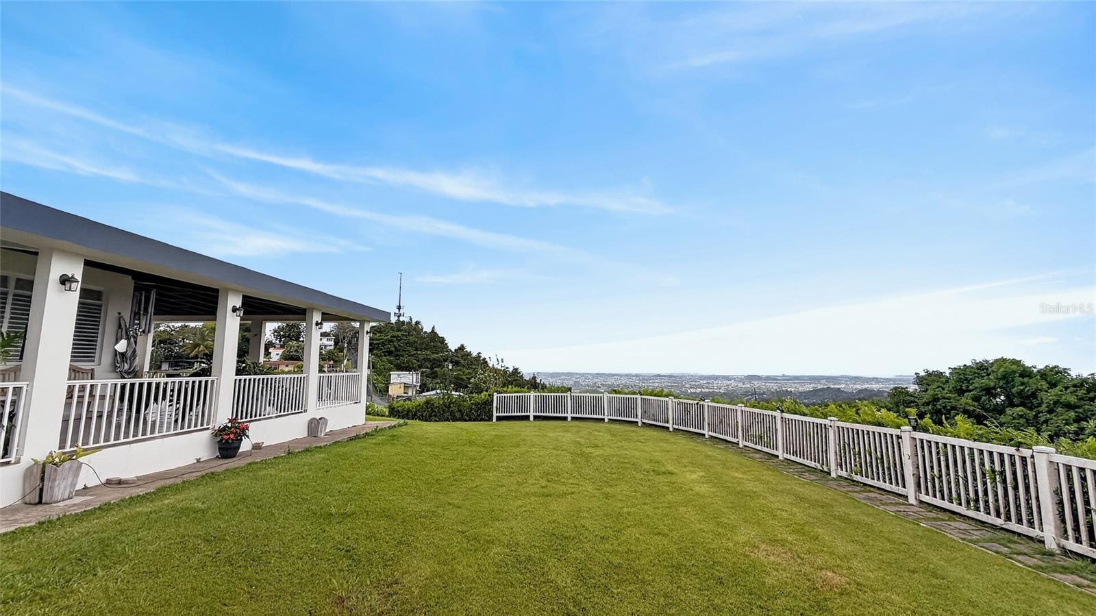 ALTOS DE CAMARONES - Residential