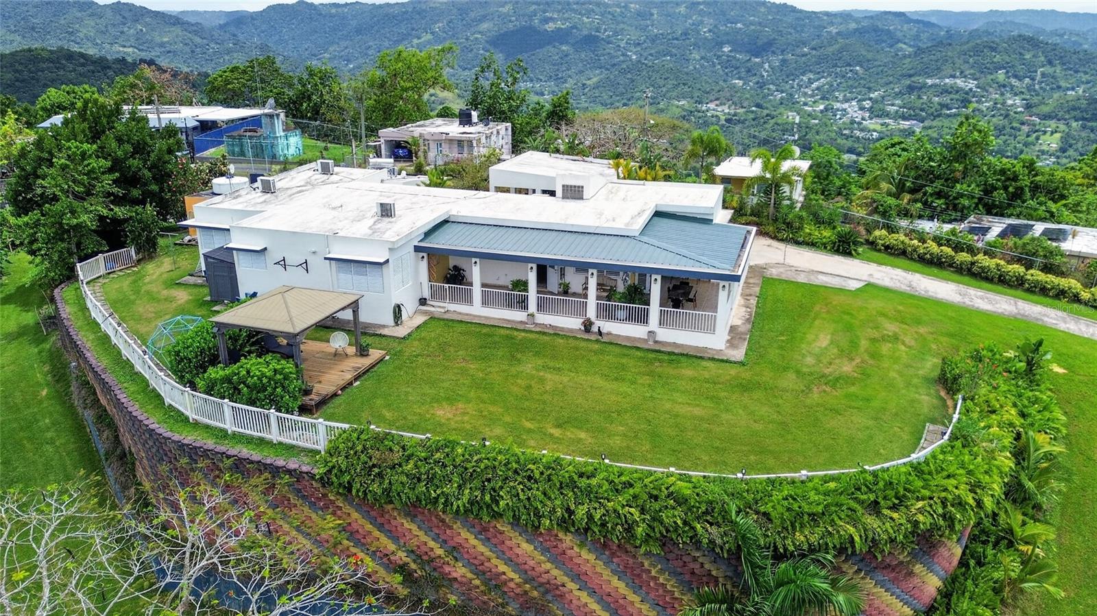 ALTOS DE CAMARONES - Residential