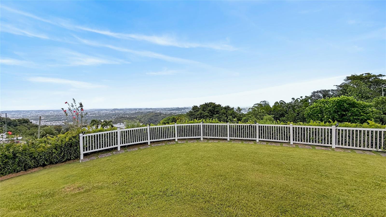 ALTOS DE CAMARONES - Residential