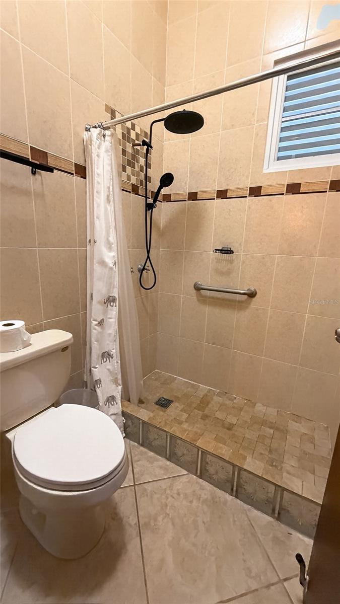 ALTOS DE CAMARONES - Residential
