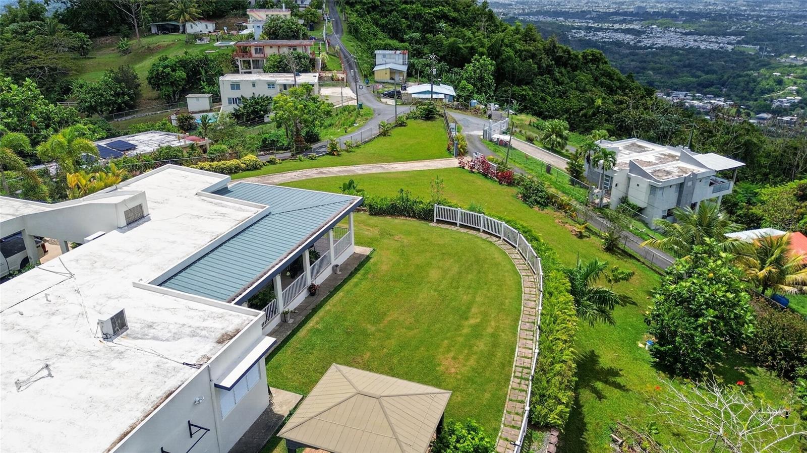 ALTOS DE CAMARONES - Residential