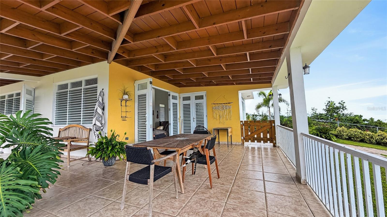 ALTOS DE CAMARONES - Residential