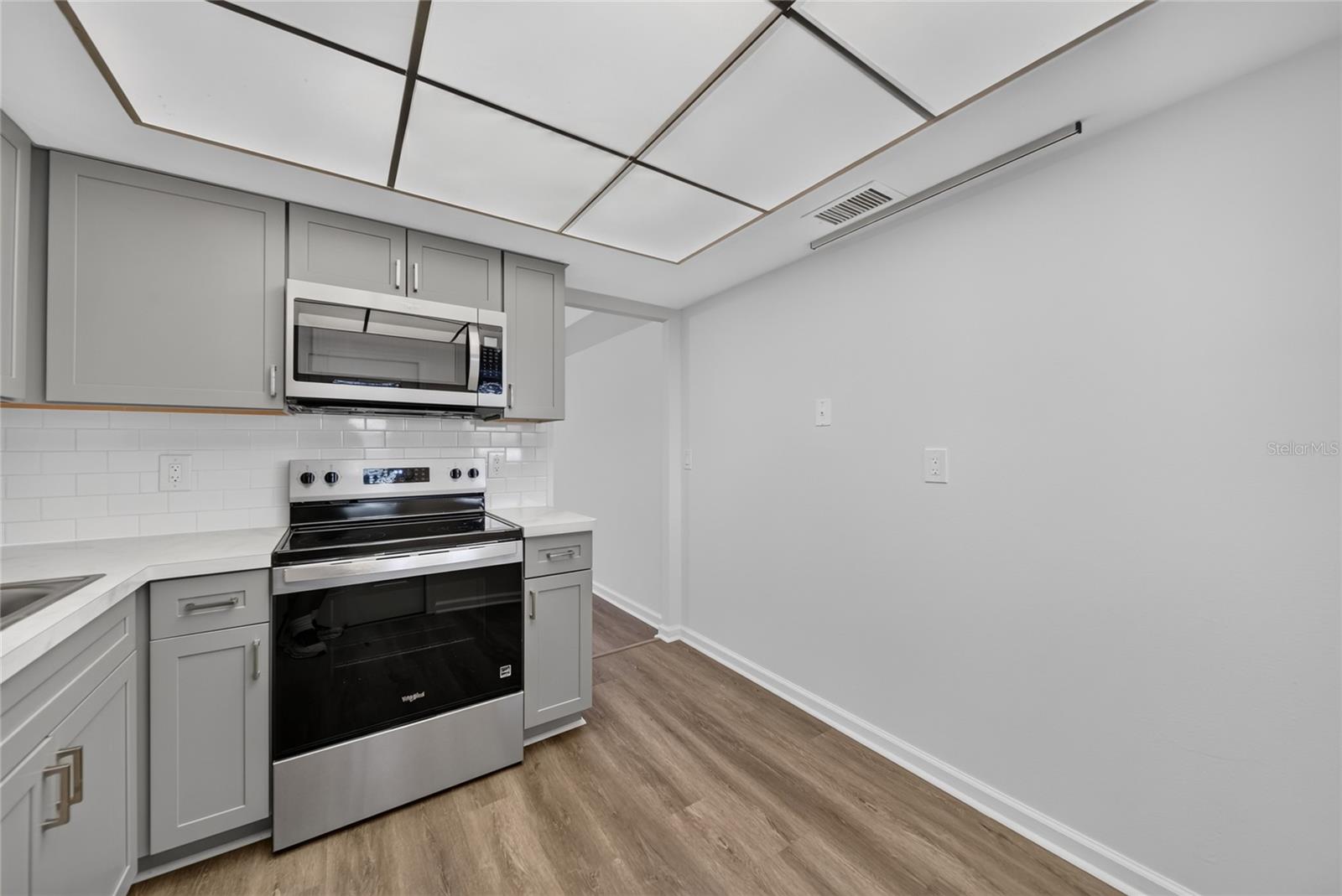 GATEWAY SQUARE APTS NO. 5 CONDOMINIUM - Residential