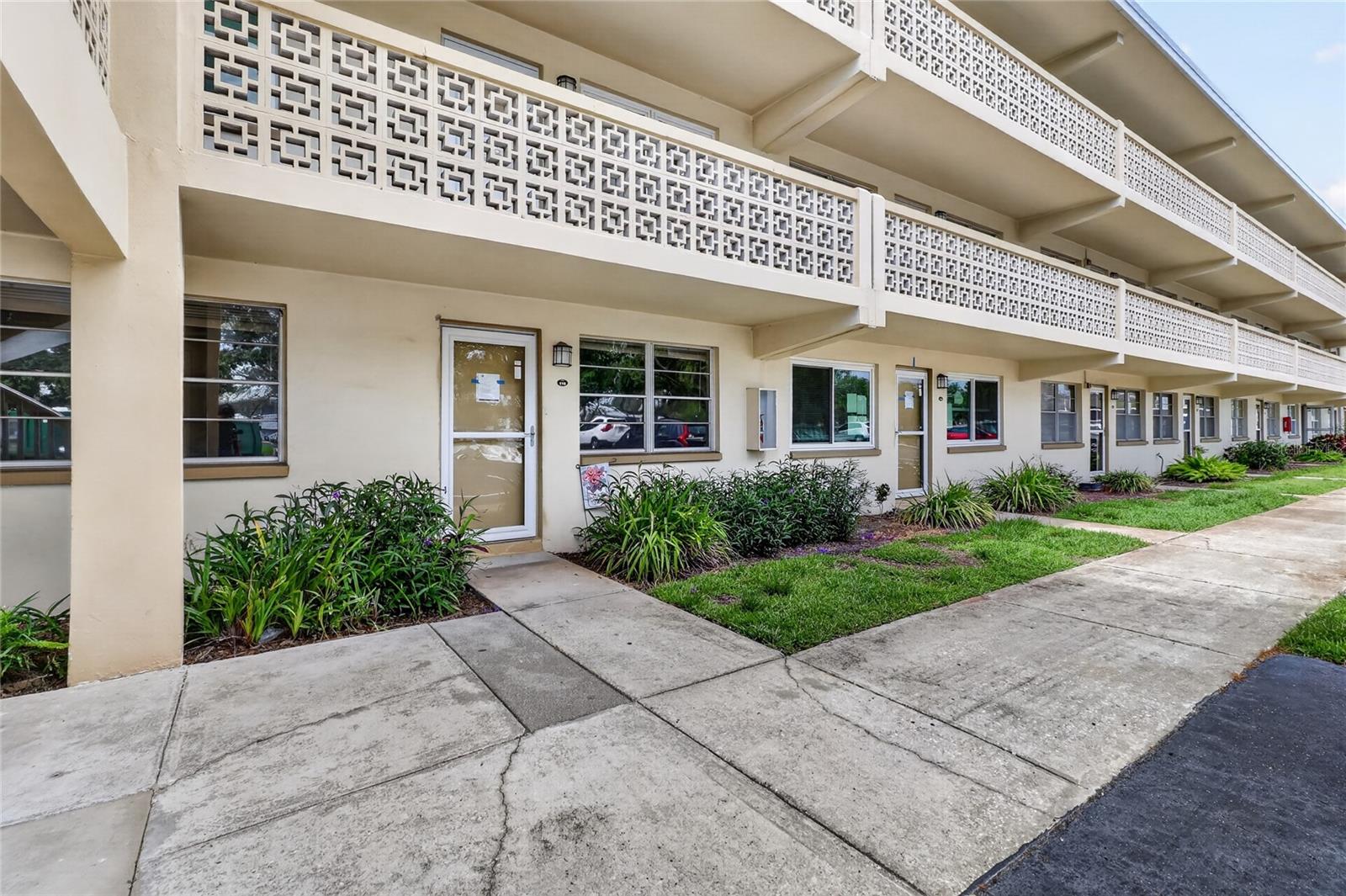 GATEWAY SQUARE APTS NO. 5 CONDOMINIUM - Residential