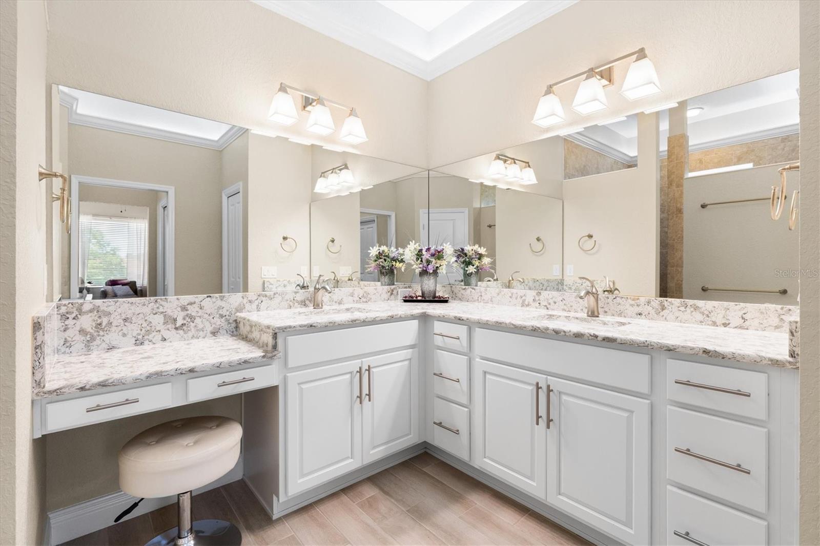 LAKESIDE LANDINGS THE ENCLAVE - Residential