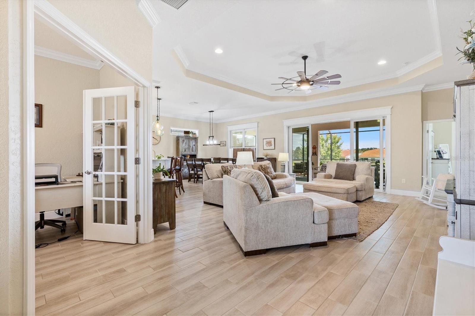 LAKESIDE LANDINGS THE ENCLAVE - Residential