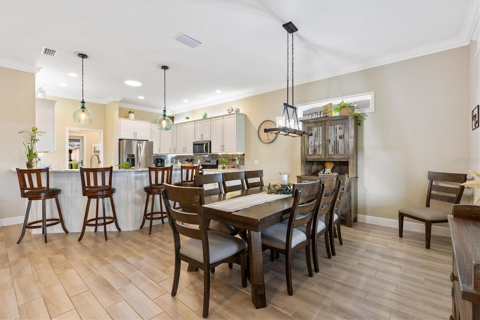 LAKESIDE LANDINGS THE ENCLAVE - Residential