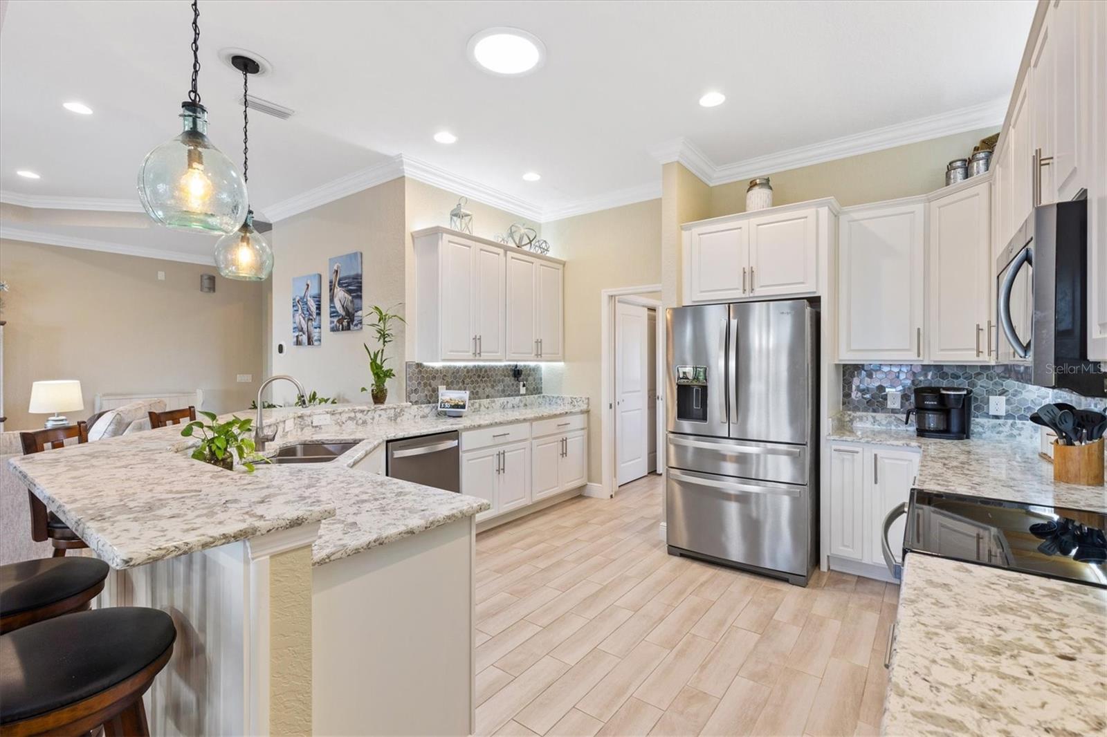 LAKESIDE LANDINGS THE ENCLAVE - Residential