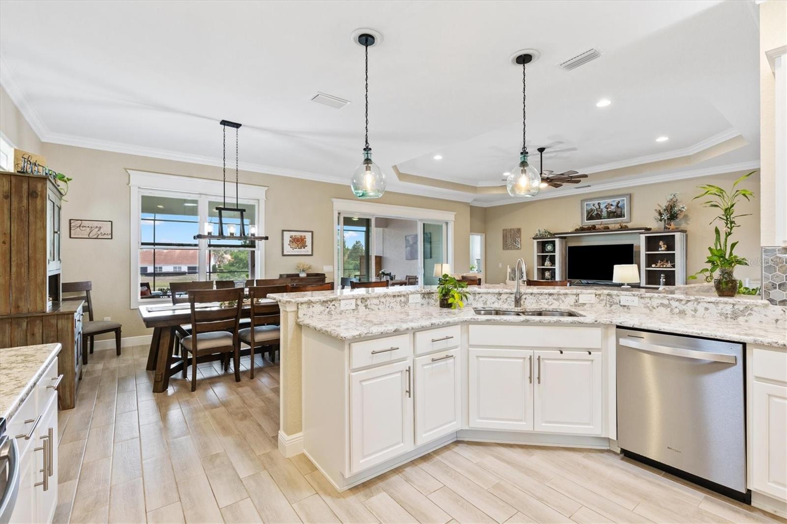 LAKESIDE LANDINGS THE ENCLAVE - Residential