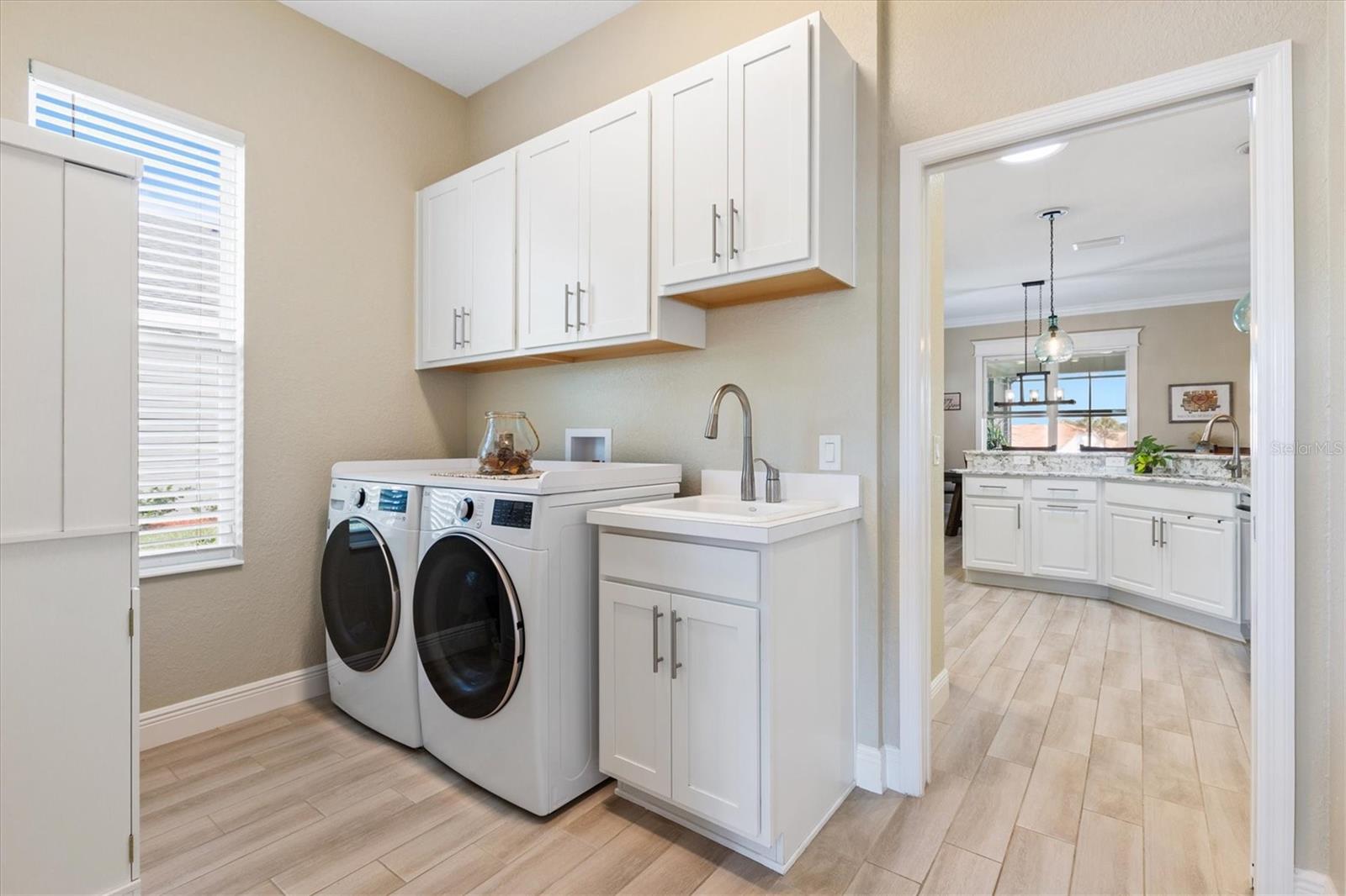 LAKESIDE LANDINGS THE ENCLAVE - Residential