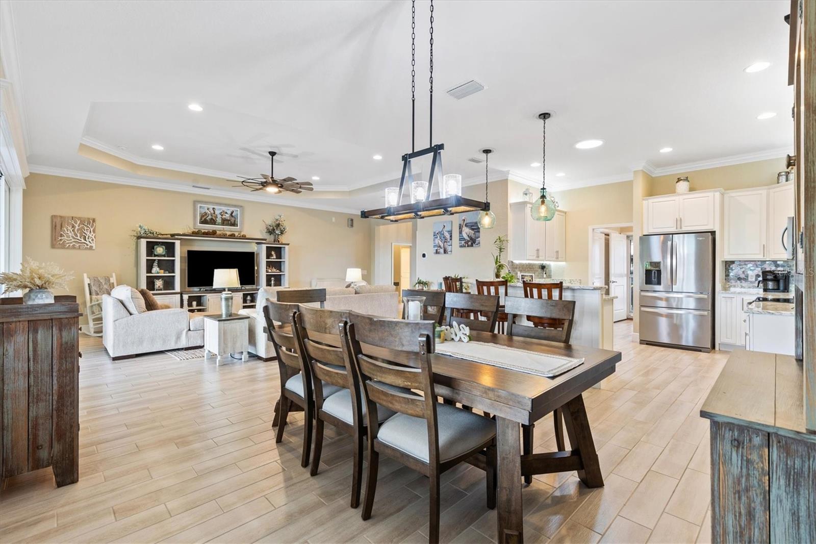 LAKESIDE LANDINGS THE ENCLAVE - Residential