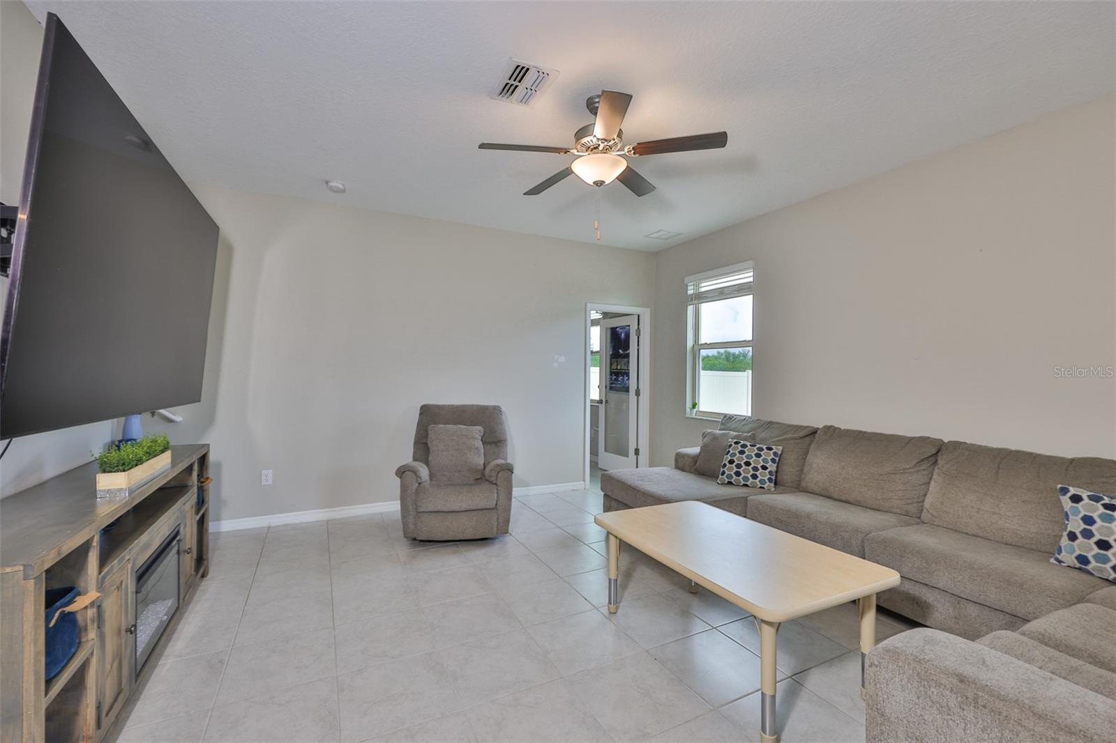 BELMONT SOUTH PH 2E - Residential Lease