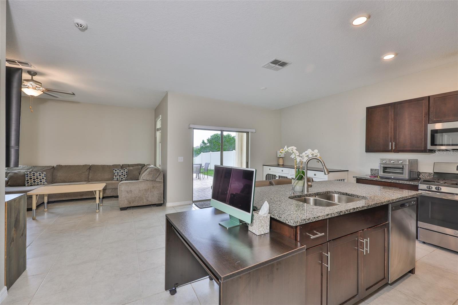 BELMONT SOUTH PH 2E - Residential Lease