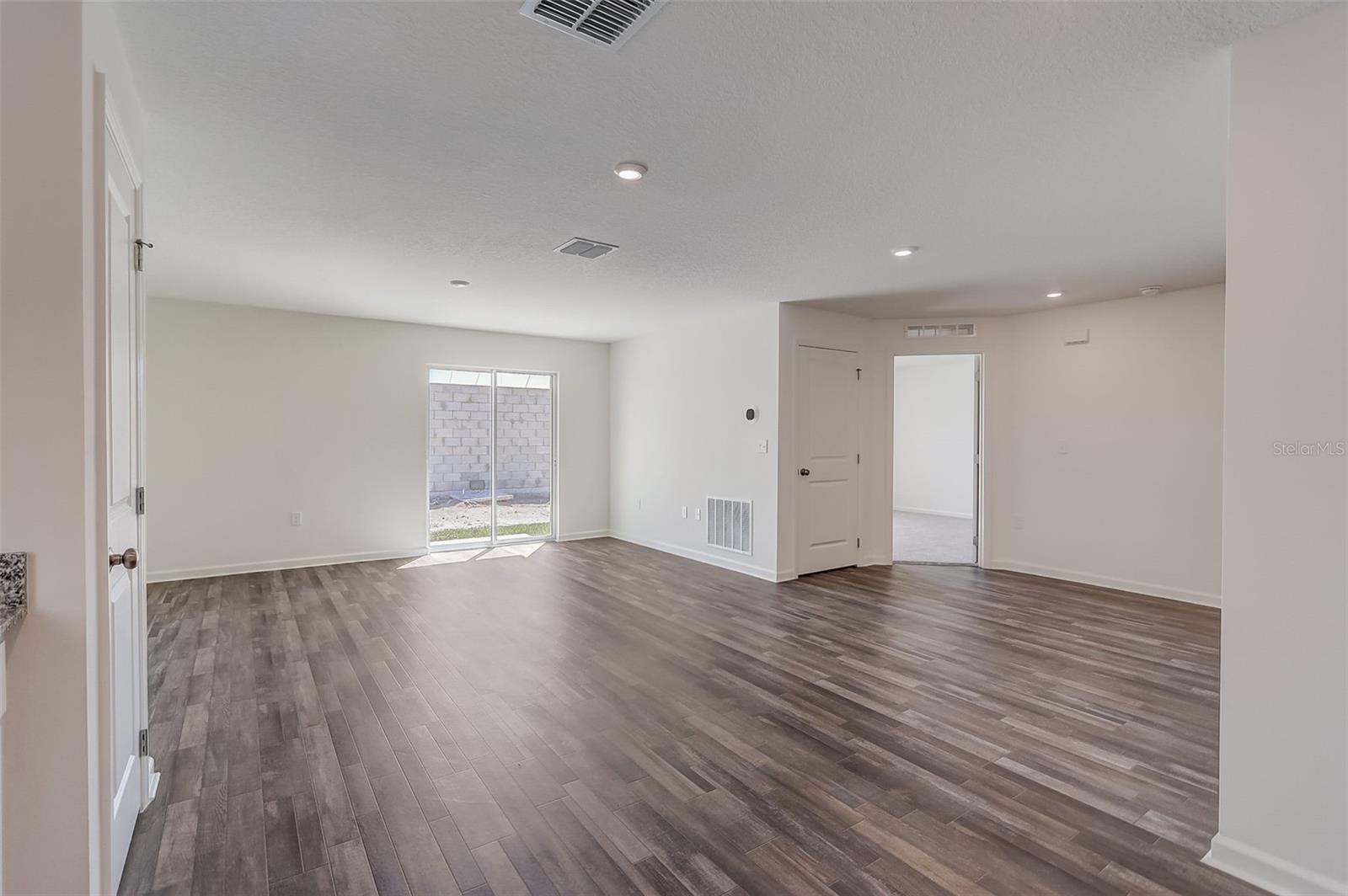 VERO LAKE ESTATES - Residential