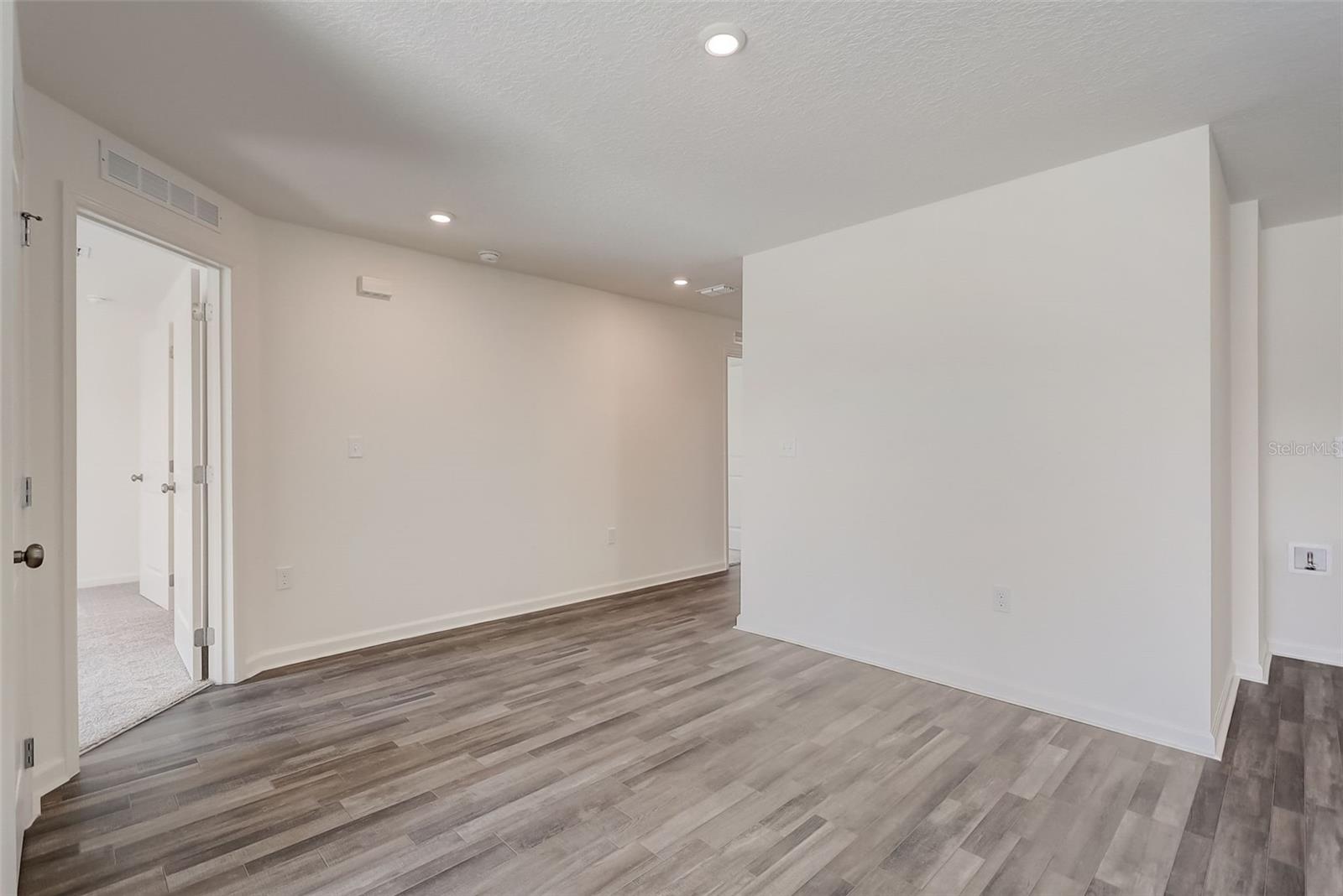 VERO LAKE ESTATES - Residential