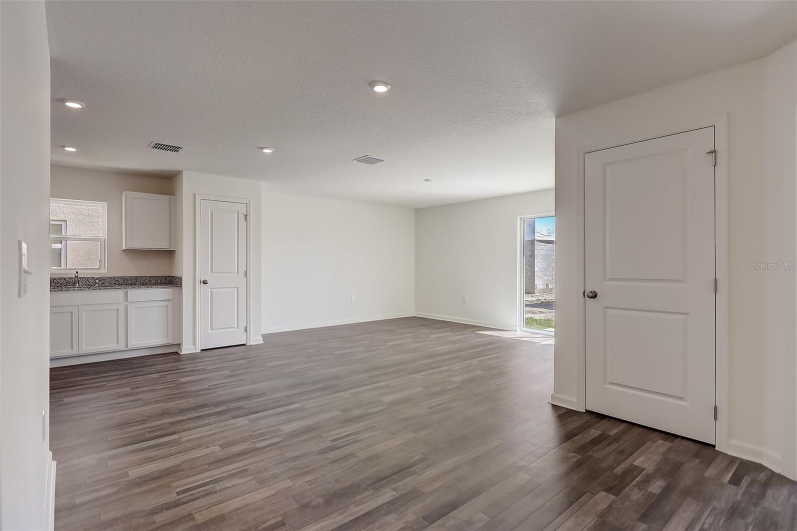 VERO LAKE ESTATES - Residential