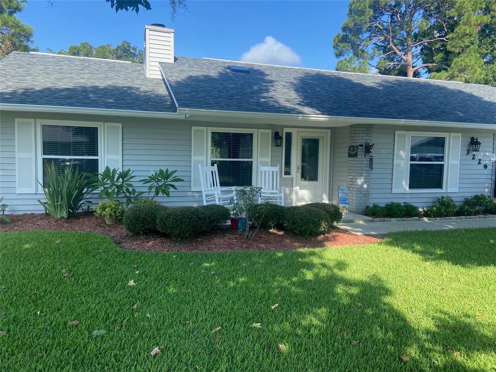 Great Neighborhood.  New Roof.  Lots of updates.  New HW heater.  Hot Tub.  Stainless kitchen with Granite.  Den or 4th bedroom option. ;Water: City