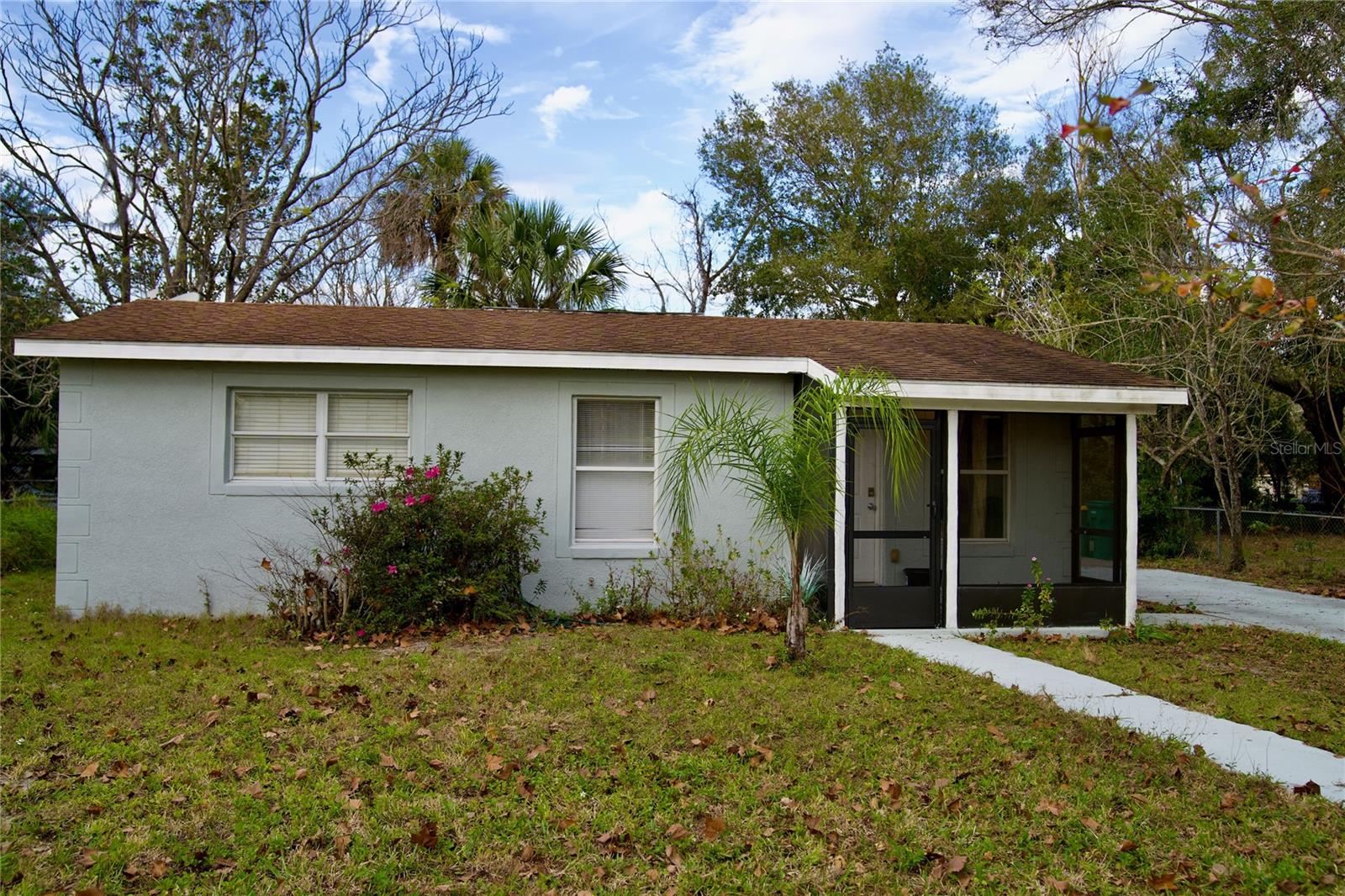 Virtually Staged. Charming Mount Dora home—priced to sell! Located just minutes from vibrant Downtown Mount Dora, this property blends small-town charm with everyday convenience and great potential. Features include nice kitchen, fenced yard, spacious lot, and ample parking, CBS —perfect for entertaining, pets, or comfortable family living. Enjoy added peace of mind with a newer AC system. Situated in a no-HOA community with access to great schools and convenient proximity to SR-429. An excellent opportunity for first-time buyers or investors alike!
