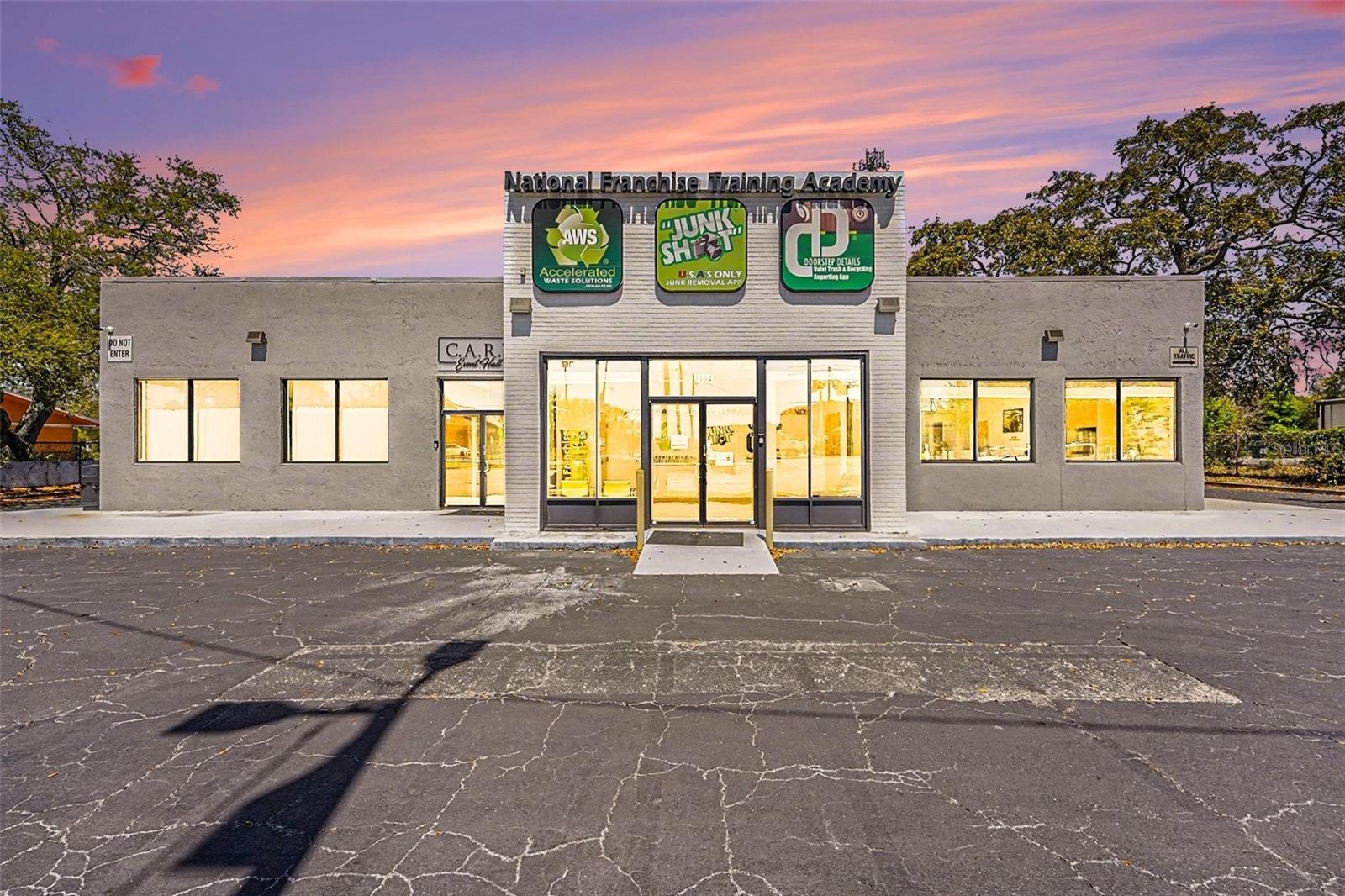 TEMPLE TERRACES - Commercial Sale