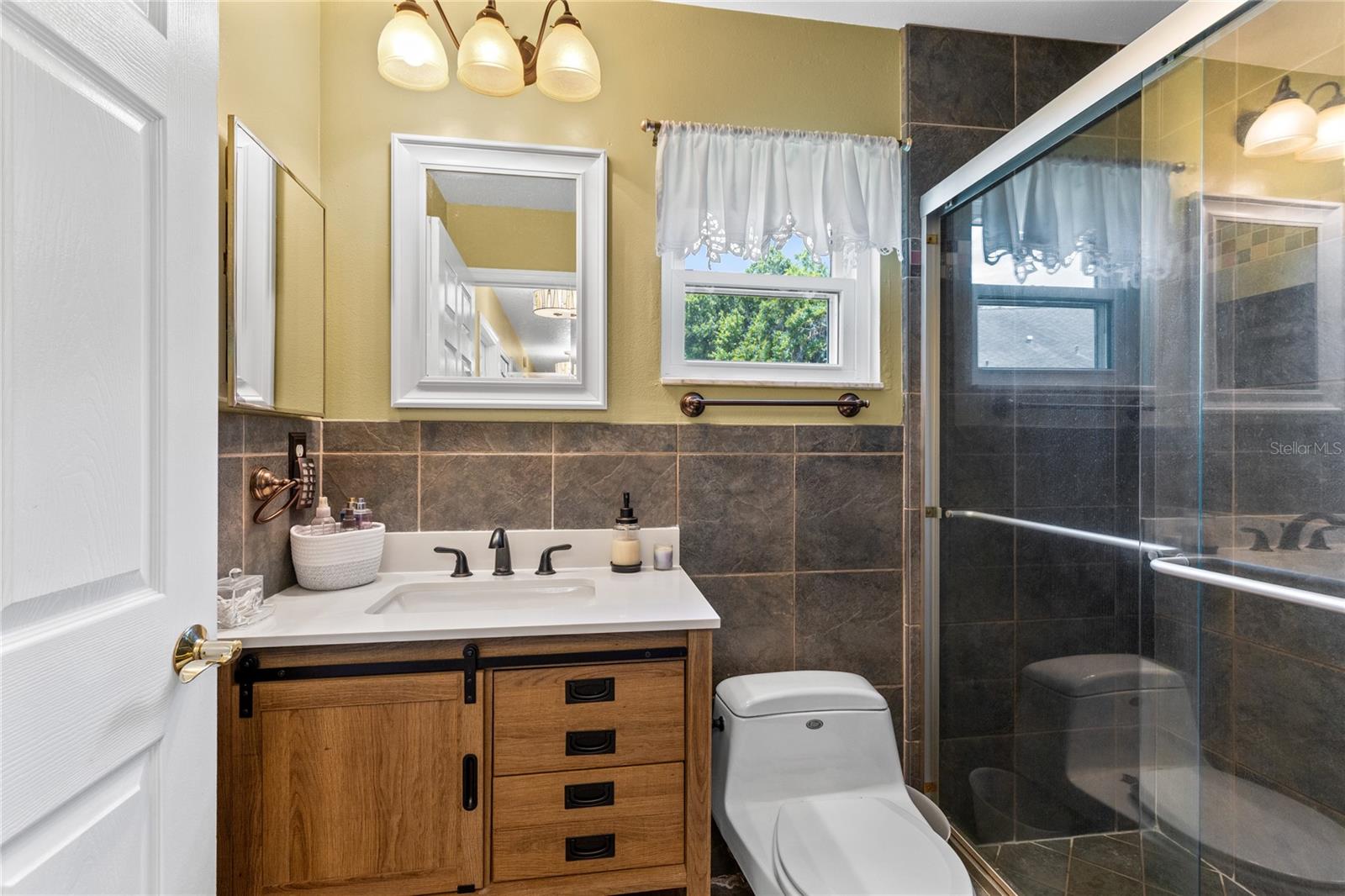 OAK POINTE - Residential