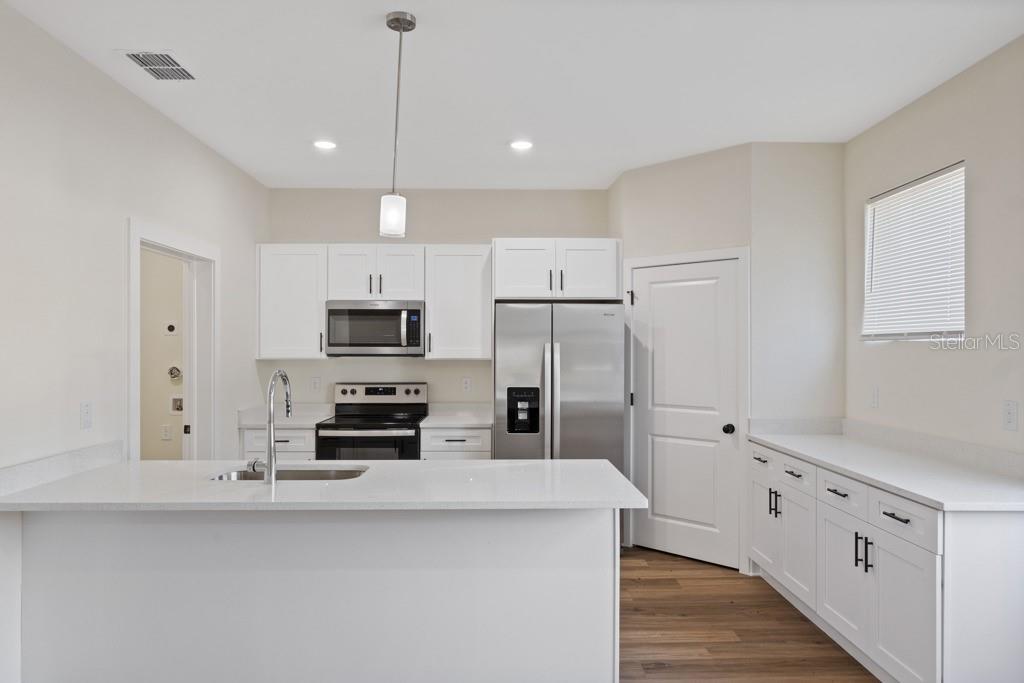 DREW PARK RE OF - Residential Lease
