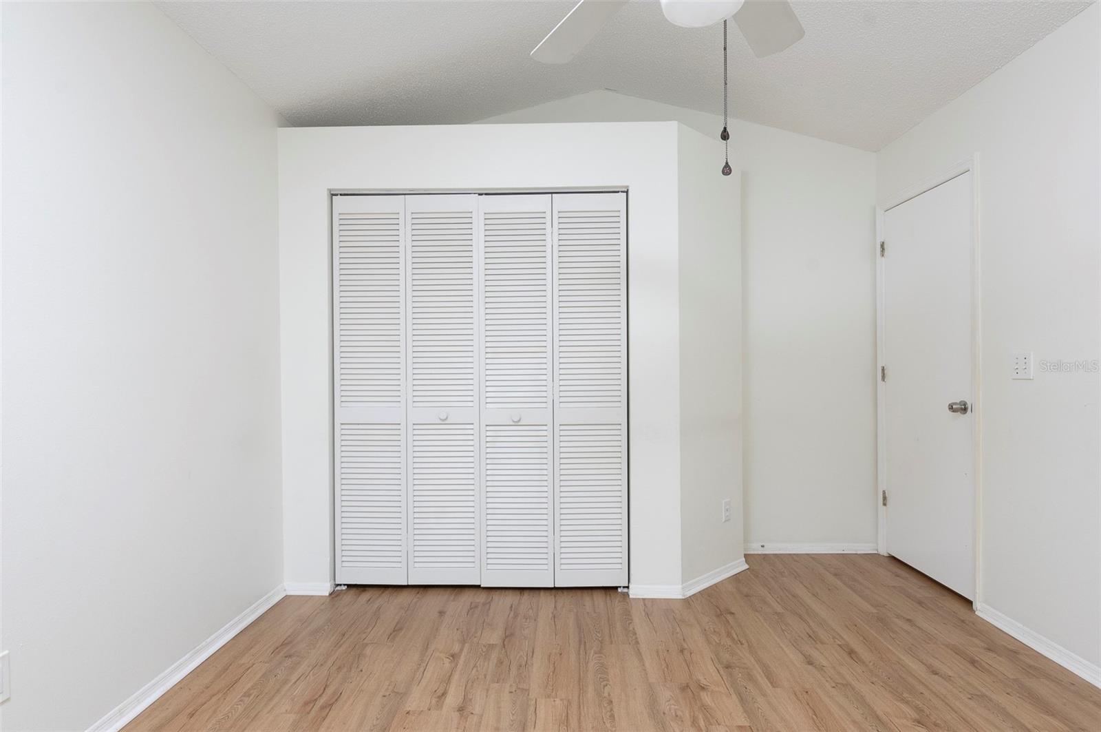 LE CLARE SHORES - Residential Lease