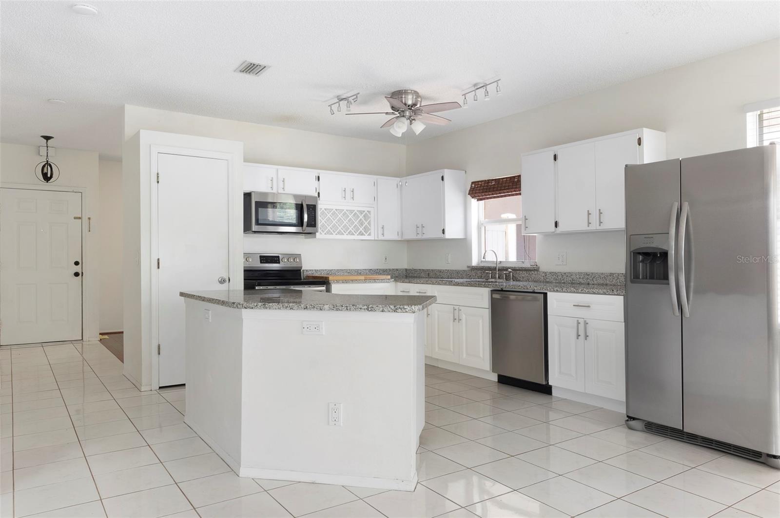 LE CLARE SHORES - Residential Lease