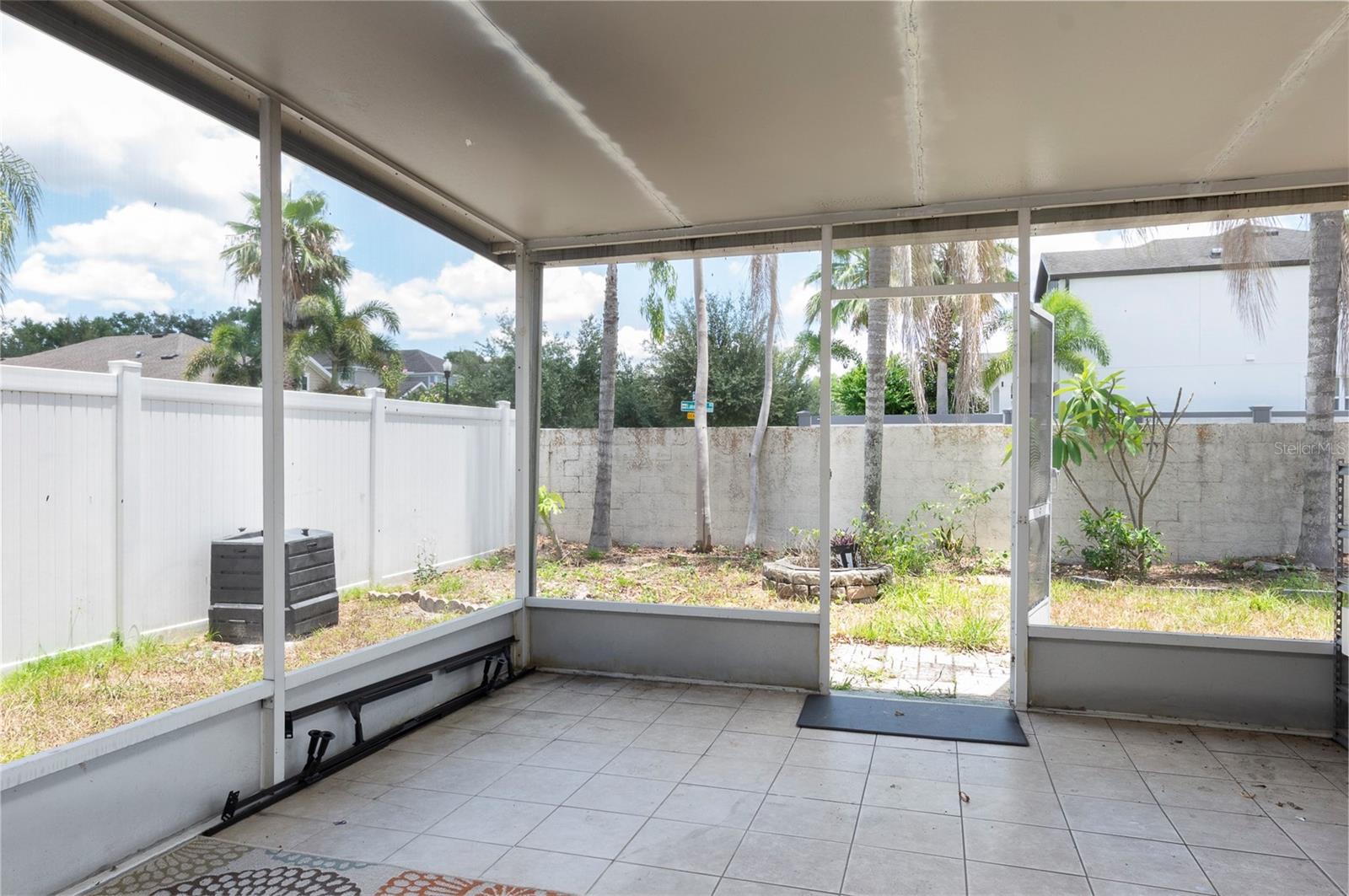 LE CLARE SHORES - Residential Lease
