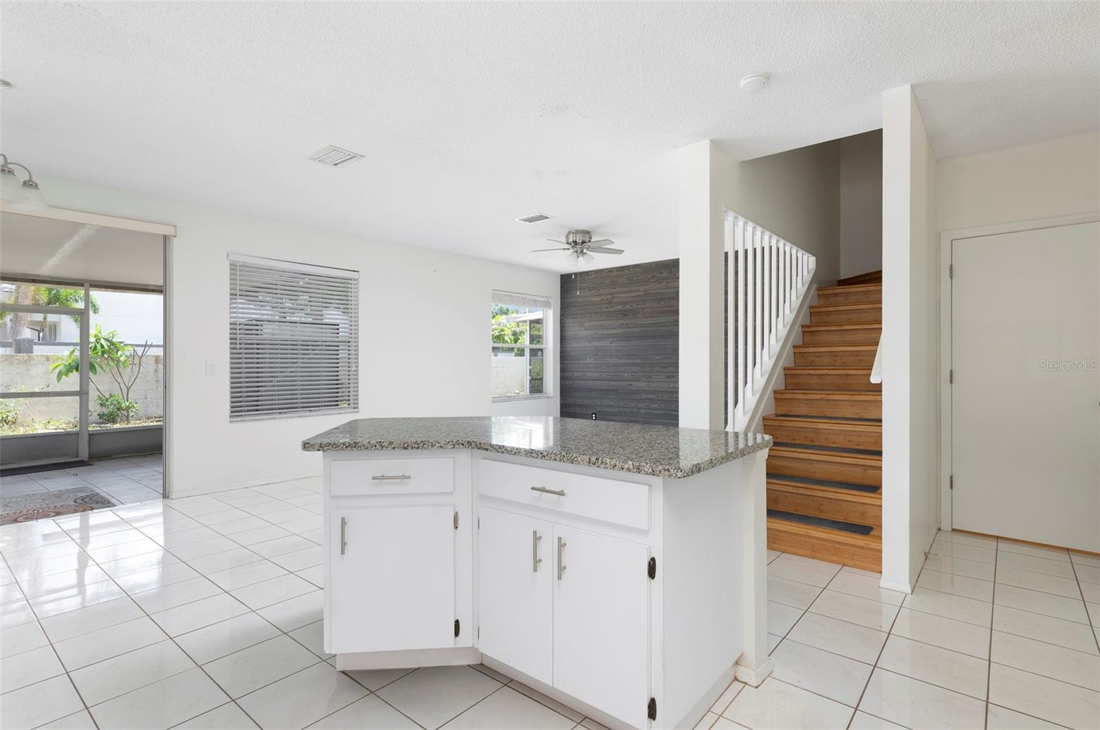 LE CLARE SHORES - Residential Lease