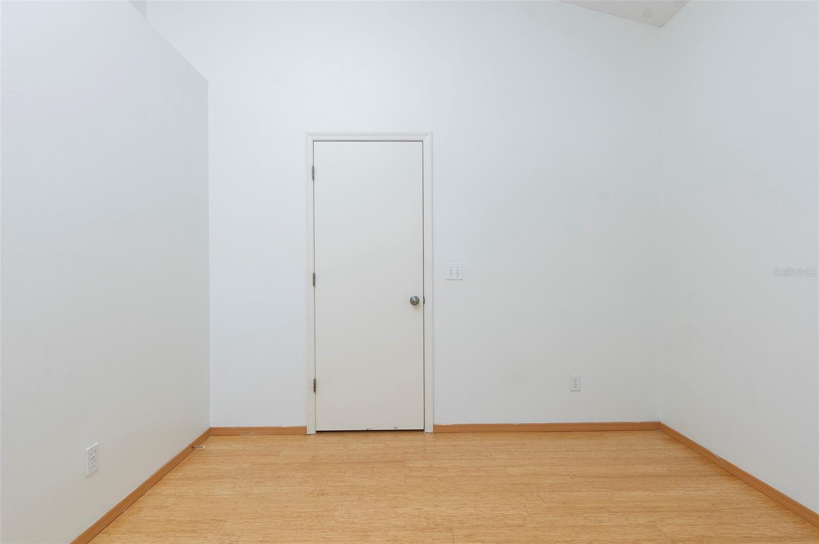 LE CLARE SHORES - Residential Lease
