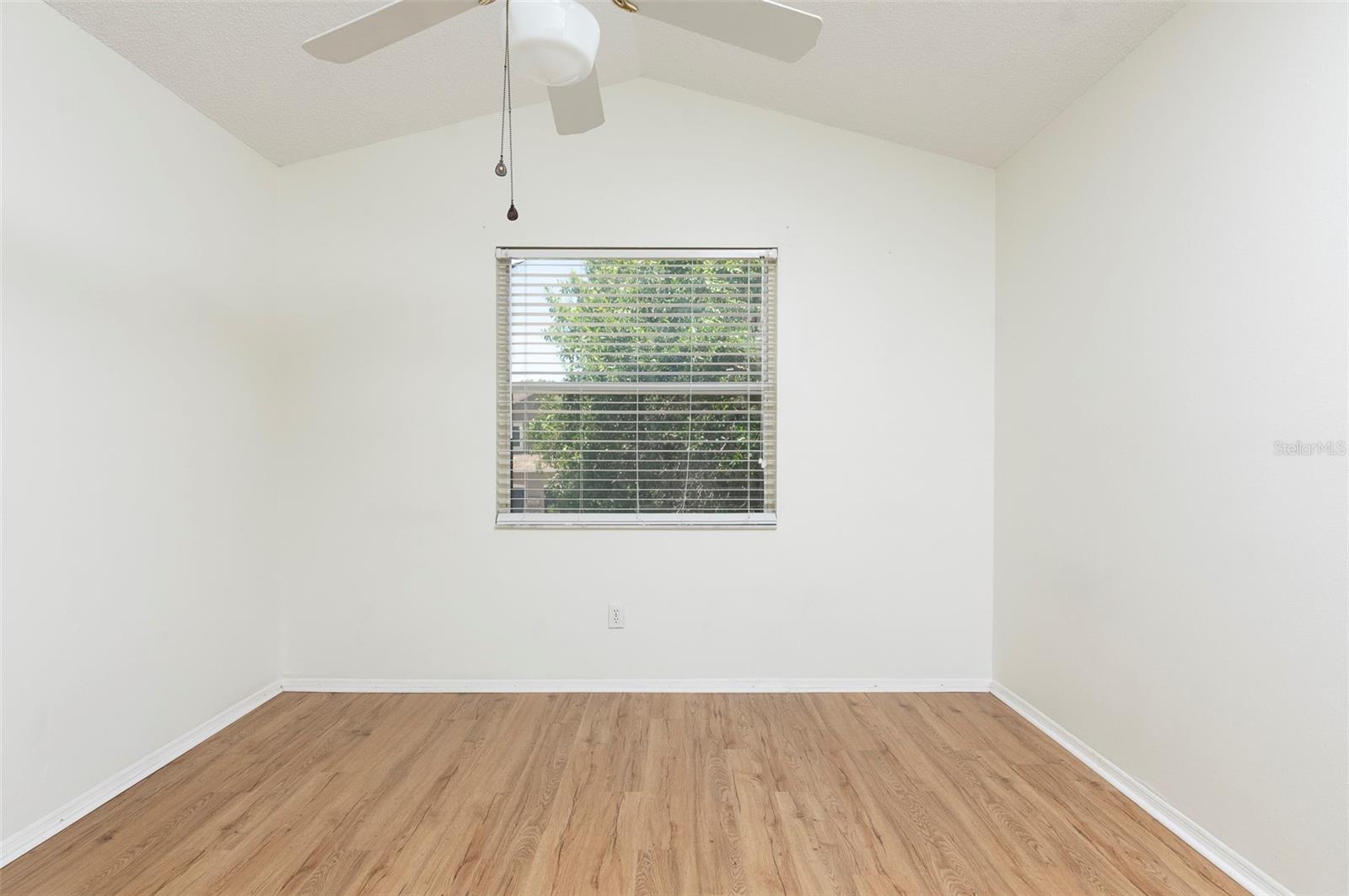LE CLARE SHORES - Residential Lease