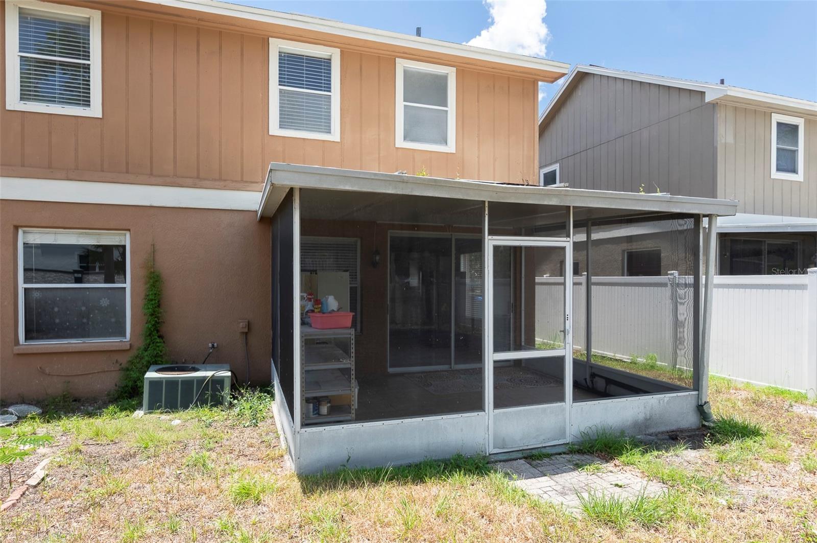 LE CLARE SHORES - Residential Lease