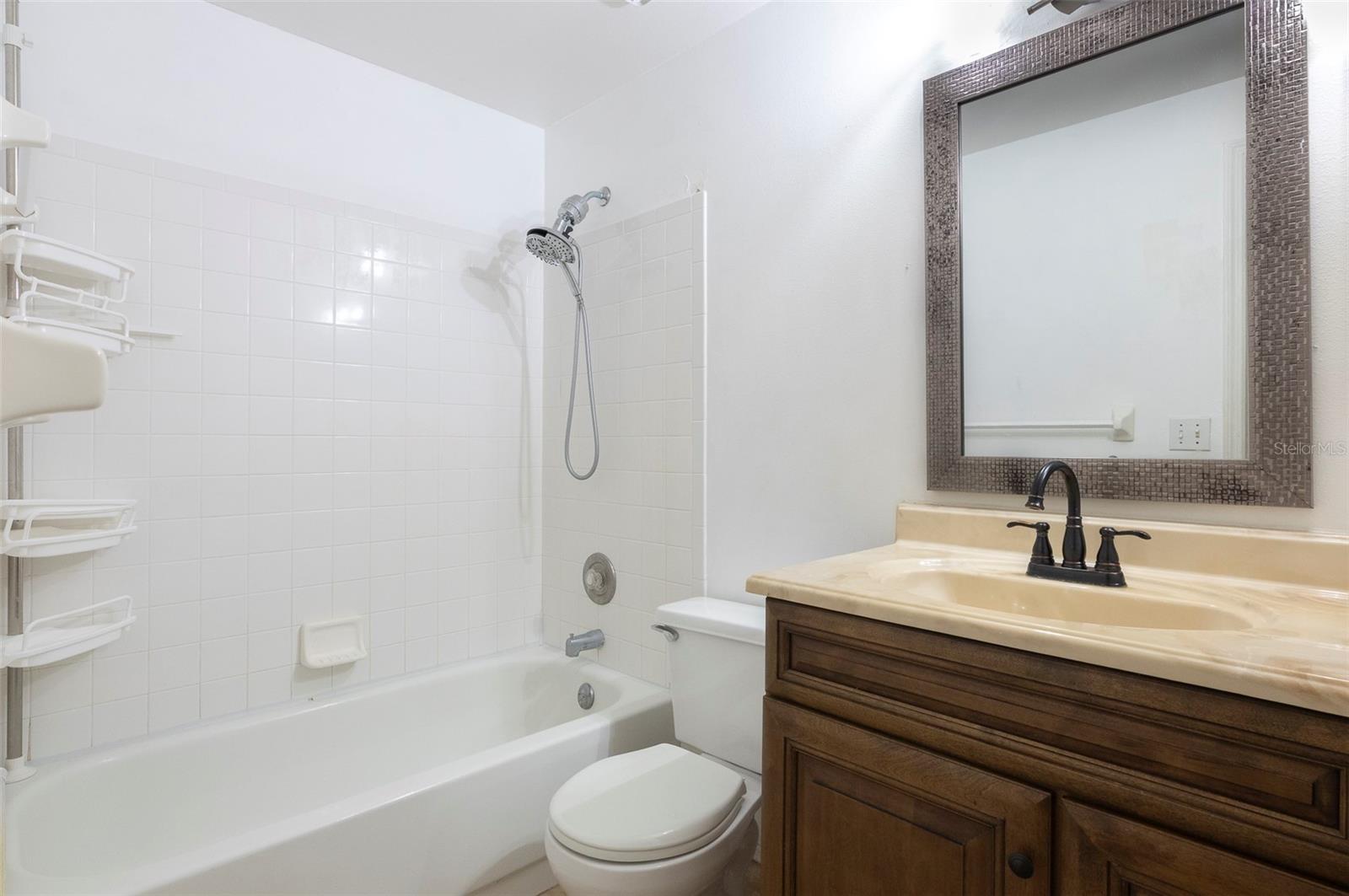 LE CLARE SHORES - Residential Lease