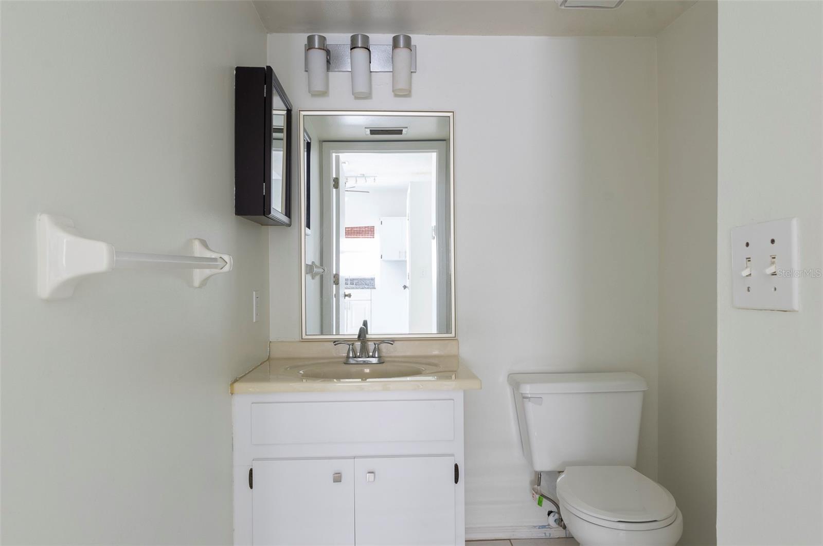 LE CLARE SHORES - Residential Lease