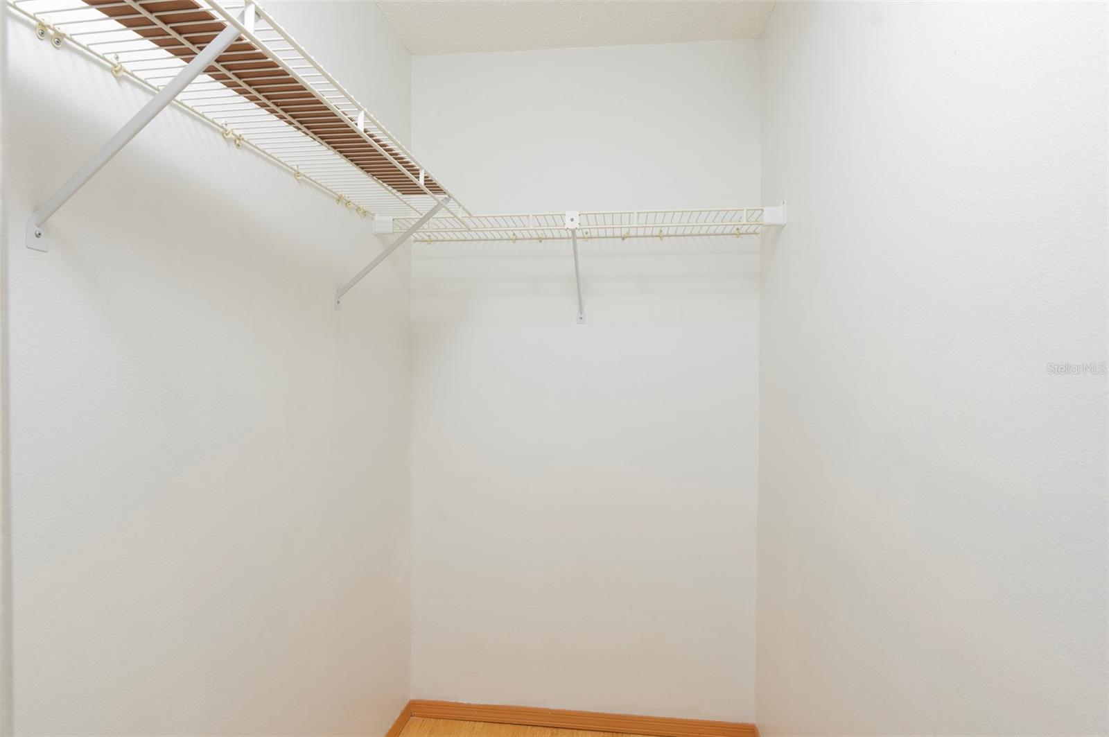 LE CLARE SHORES - Residential Lease