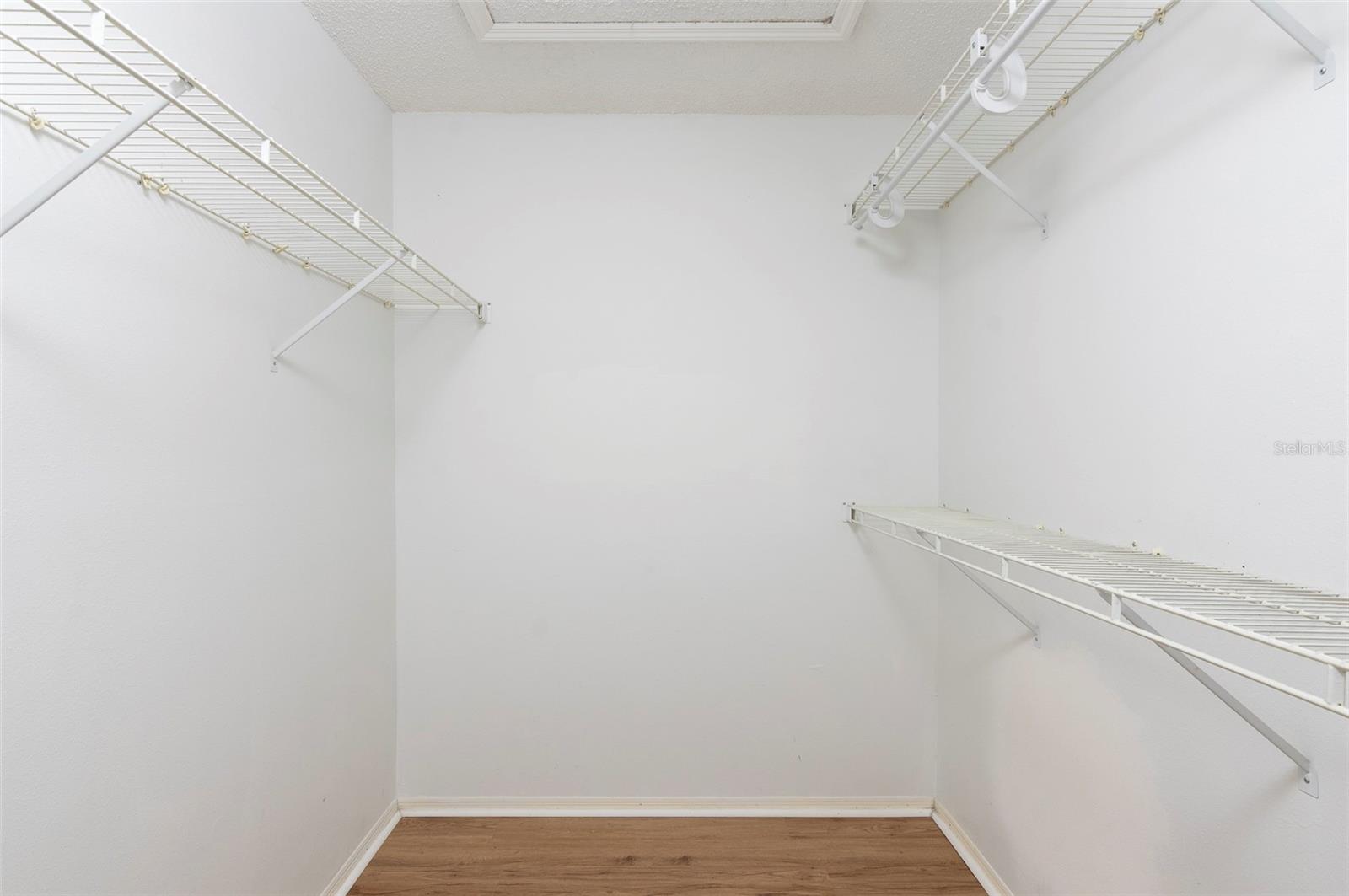 LE CLARE SHORES - Residential Lease